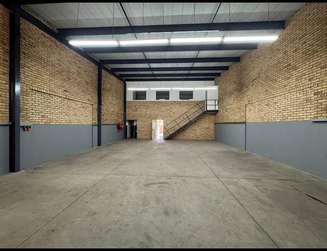 249M² WAREHOUSE TO LET IN CHAMDOR